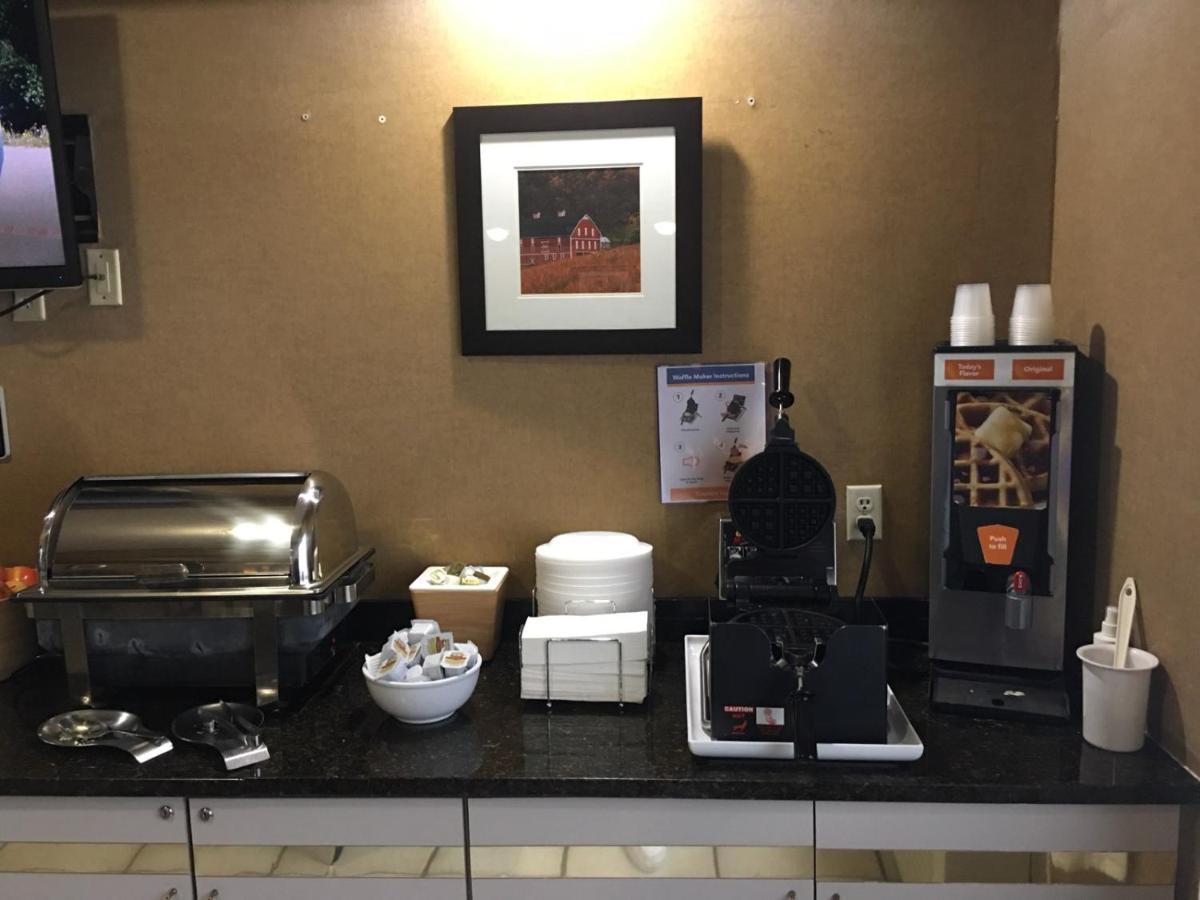 Wingate By Wyndham Pittsburgh New Stanton Hotel Ngoại thất bức ảnh